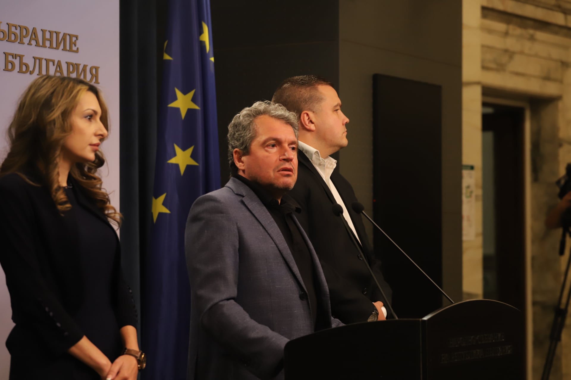 Нежно острие на Слави с бомба за ГЕРБ и ИТН 