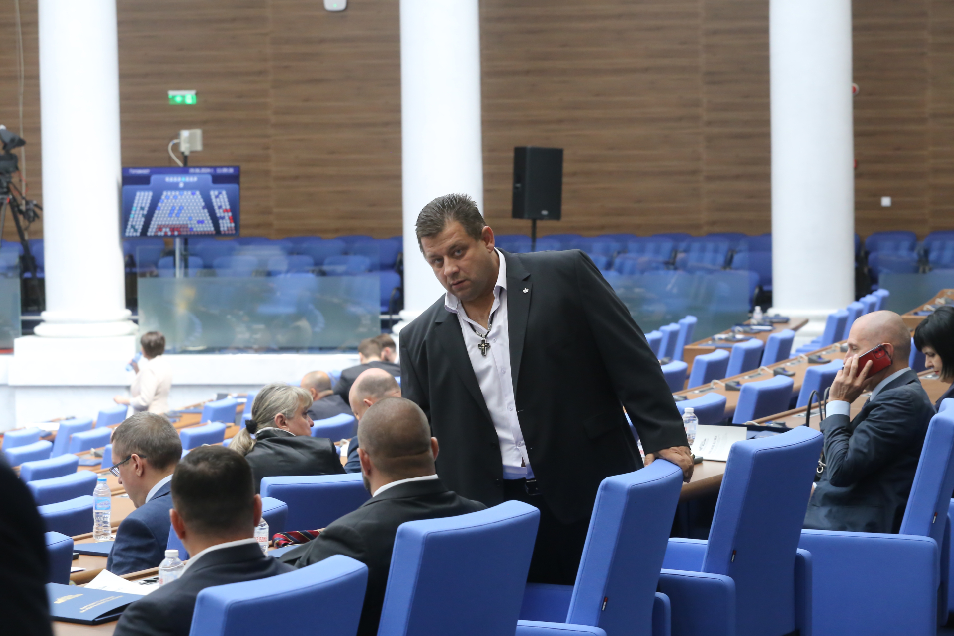 Николай Марков подпука Цънцарова, отправи люта закана 
