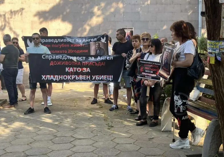 Пазарджик на тръни заради убиеца на Ангел, ножът от клането е...