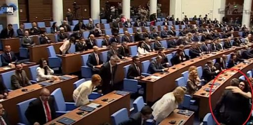 Ето какви ги свърши Христо Иванов след горещата прегръдка със страстна депутатка на Промяната