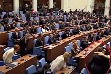 Ето какви ги свърши Христо Иванов след горещата прегръдка със страстна депутатка на Промяната
