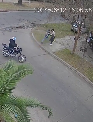 Крадци нападнаха жена, тя ги изненада неприятно СНИМКИ 