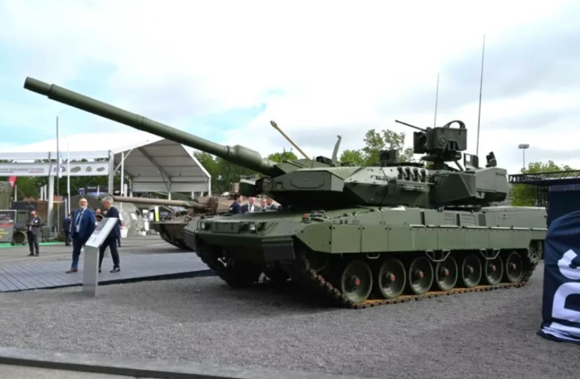 Показаха новия танк Leopard 2A8 СНИМКИ
