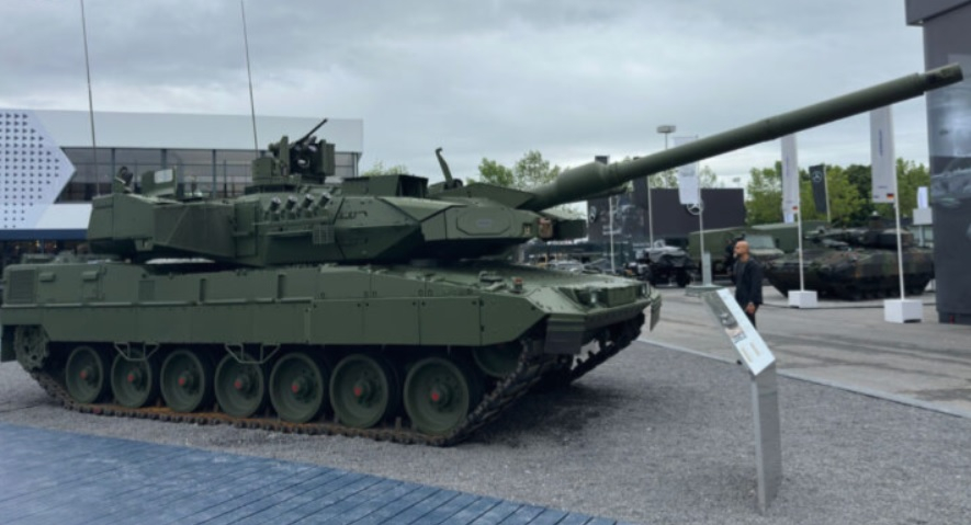 Показаха новия танк Leopard 2A8 СНИМКИ