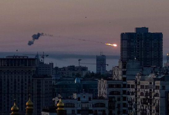 Вой на сирени в цяла Украйна, а киевски дронове с мощен удар по... СНИМКА