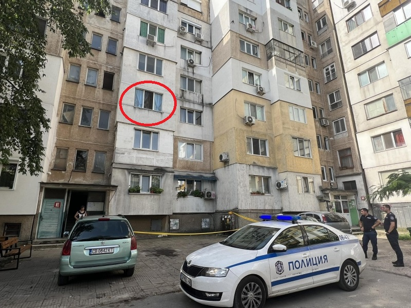 Детски писъци: 7-г. момиченце полетя от третия етаж на блок във Враца СНИМКИ