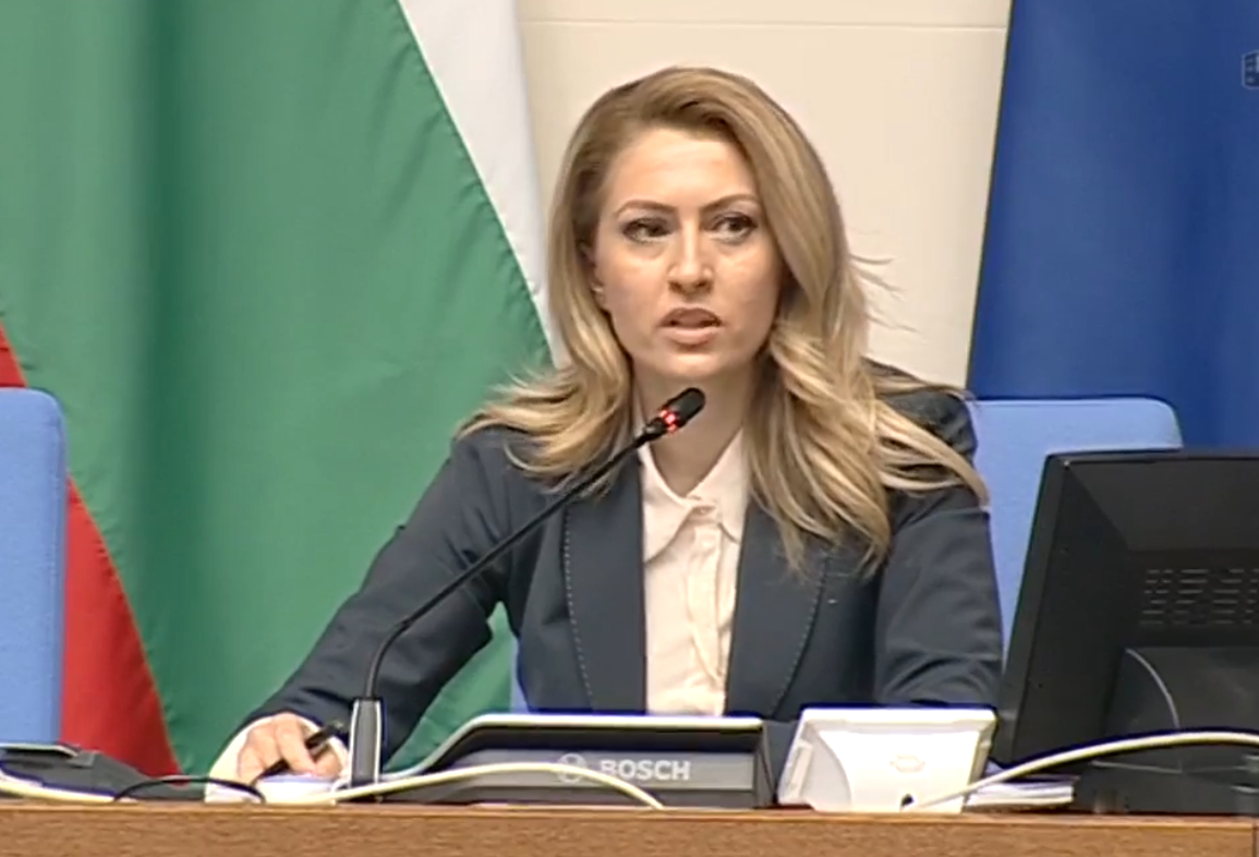 Назарян на крака при Радев, текат решаващи минути 