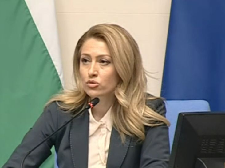 Рая Назарян разтърси парламента с обещание, а Асен Василев изскочи отпред и...