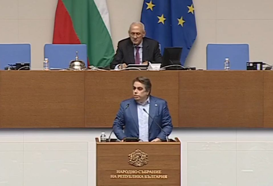 Рая Назарян разтърси парламента с обещание, а Асен Василев изскочи отпред и...