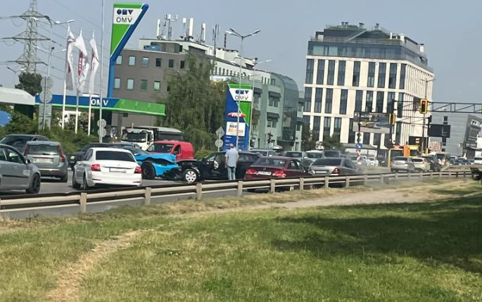 Ужас на ключов булевард в София, движението е парализирано СНИМКА