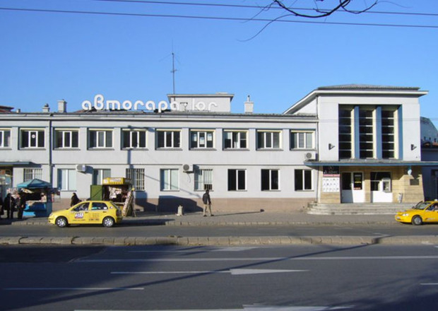 Голяма фирма спря всички автобуси от Пловдив до София и обратно, хората в неведение!