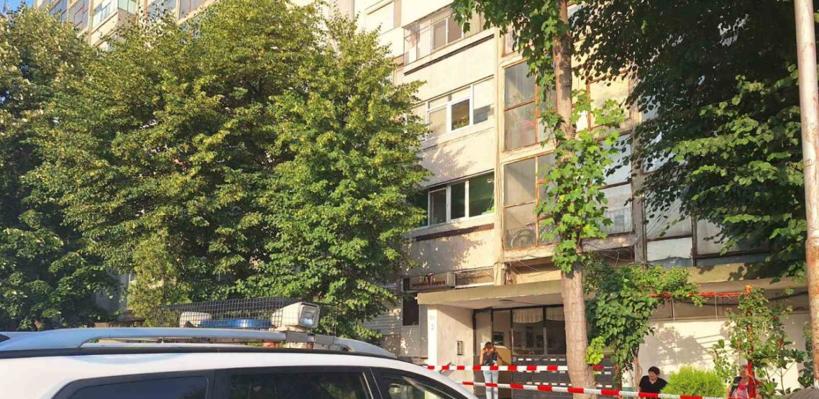 Жестока трагедия в Бургас! Младеж закла гаджето си пред 4 г. им дете и после се самоуби СНИМКИ