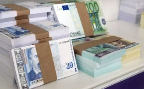 Лъсна цялата схема на банковата касиерка, думнала близо 150 бона, мистерия обви плячката