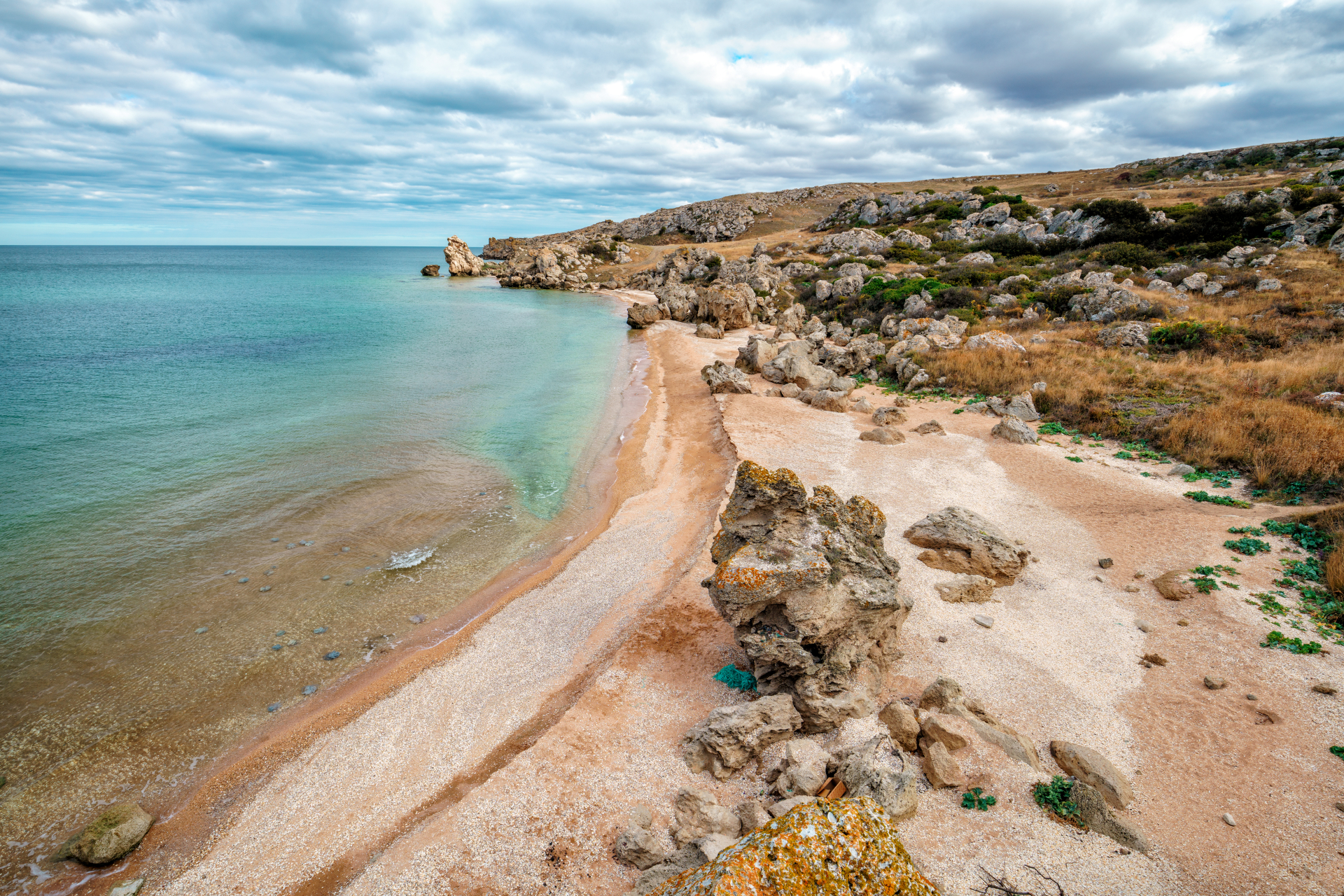 Русия разположи кораби в Азовско море, стреля с крилати ракети от там
