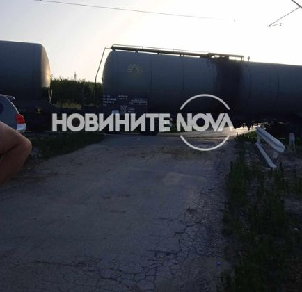 Дядо качи 5 г. си внучка в джип и направи голяма глупост на това място във Великотърновско СНИМКИ