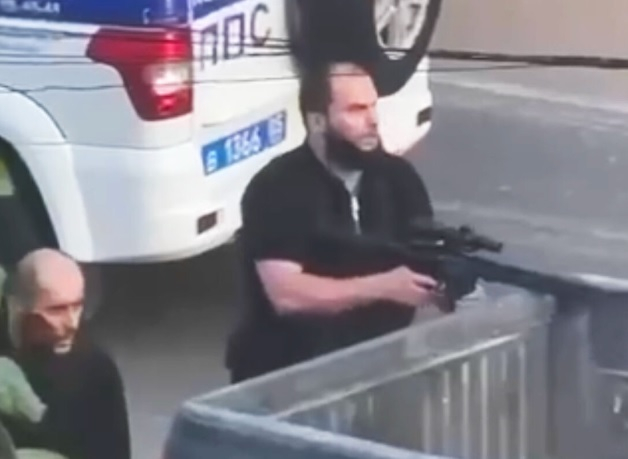 Подробности за кървавите атаки в Дагестан, има много убити полицаи и нападатели СНИМКИ