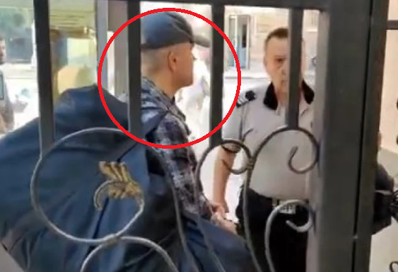 Първи думи и СНИМКИ на Брендо от затвора 