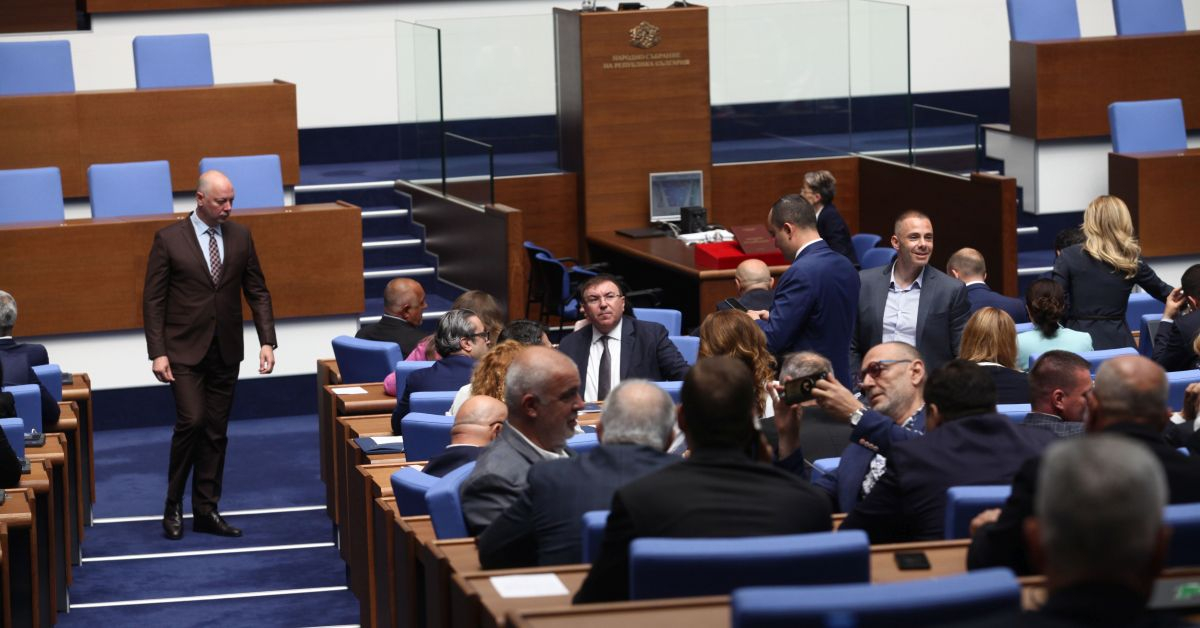 Анализатори начертаха схемата: Правителство най-рано през юли или...