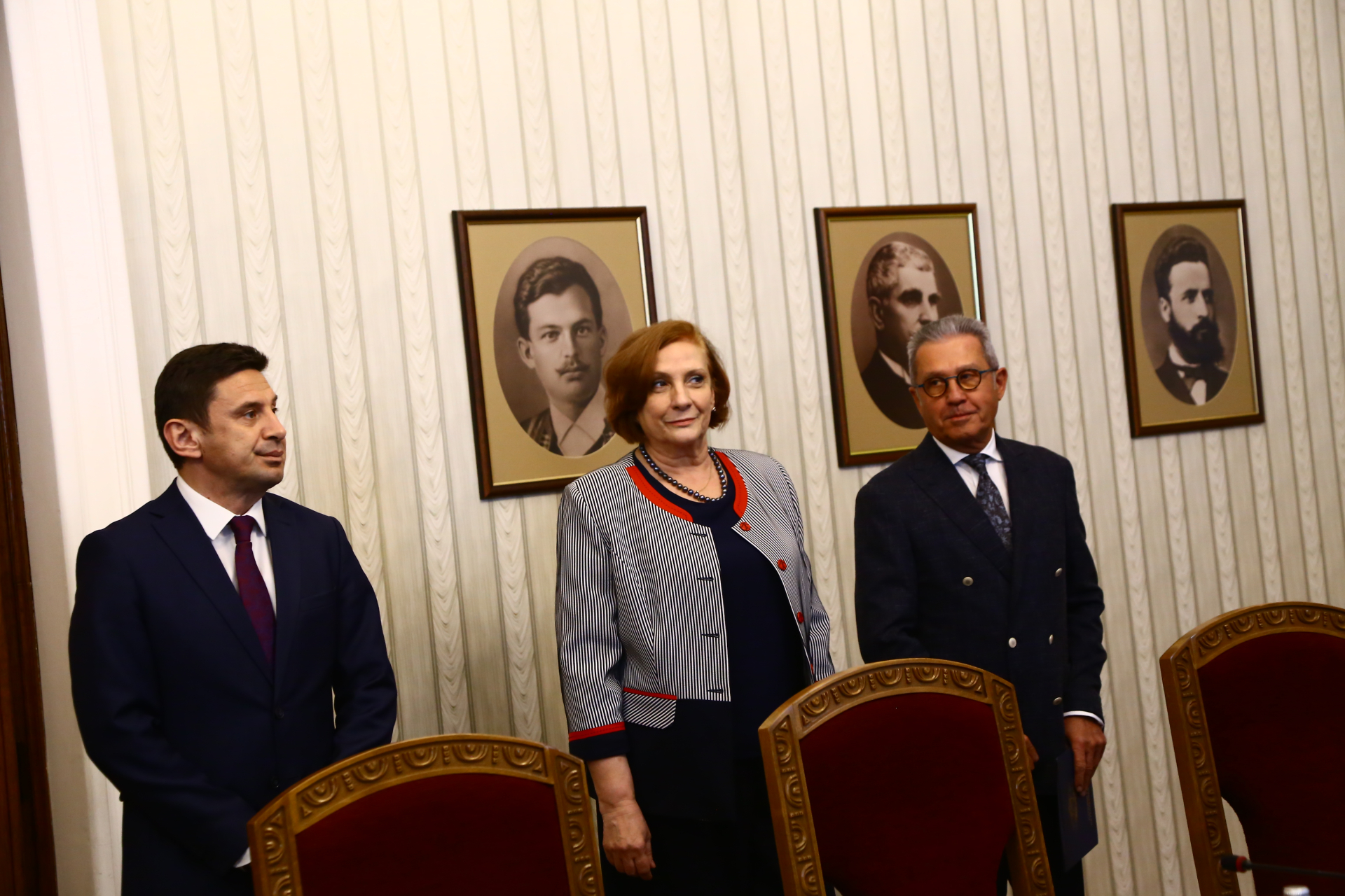 Рунд втори: ДПС хвърли ръкавицата на Радев, а пък той...