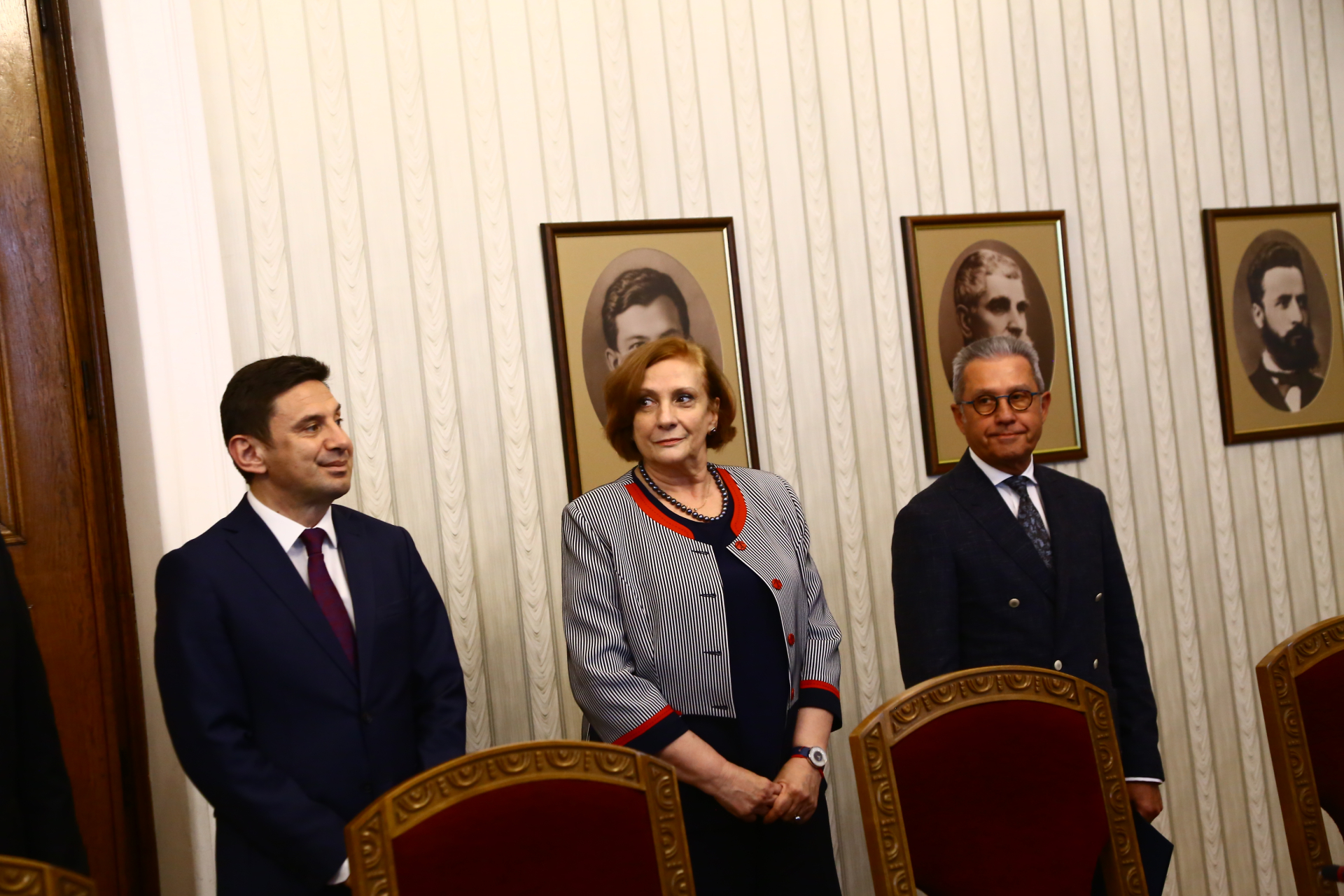 Рунд втори: ДПС хвърли ръкавицата на Радев, а пък той...