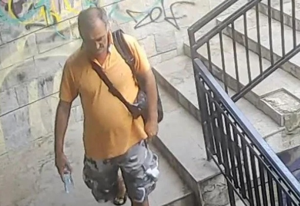 Внимавайте! Полицията издирва този мъж под дърво и камък СНИМКИ