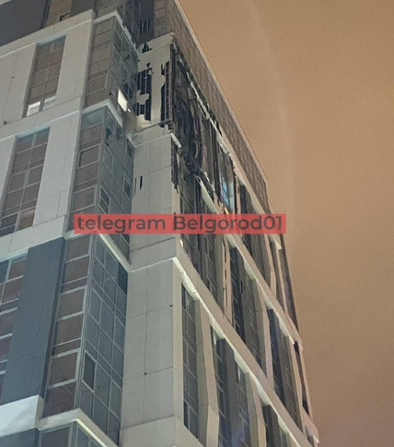 Експлозии в Белгород тази нощ, дрон се вряза в многоетажна сграда СНИМКИ