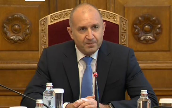 Новият шеф на БСП шокира президента, извади тлъсто тефтерче и прикова погледите