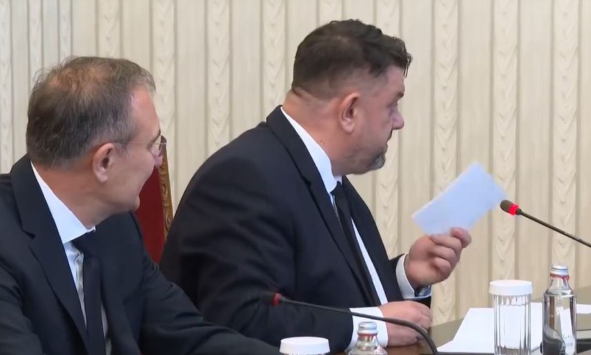Новият шеф на БСП шокира президента, извади тлъсто тефтерче и прикова погледите