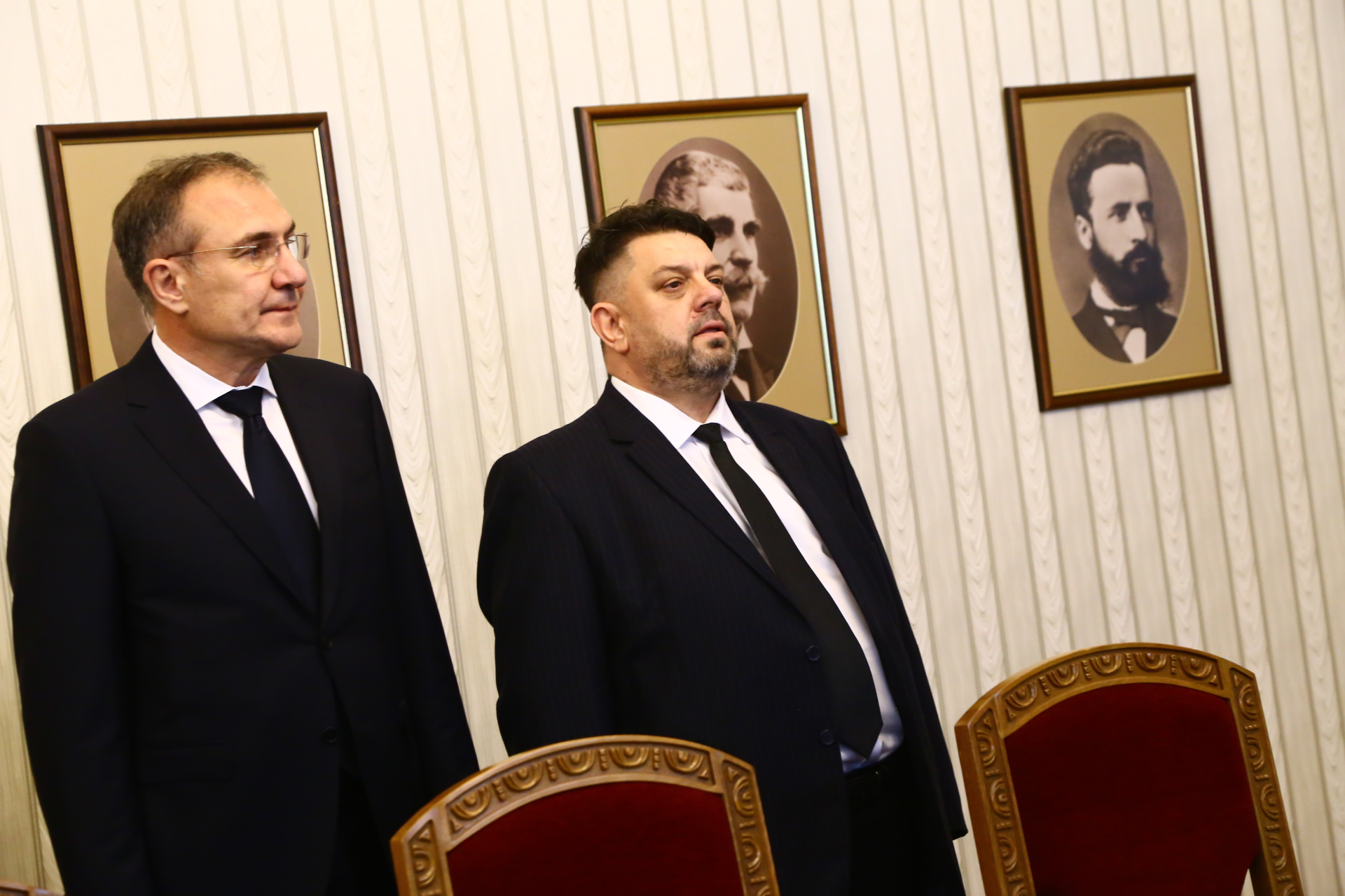 Новият шеф на БСП шокира президента, извади тлъсто тефтерче и прикова погледите