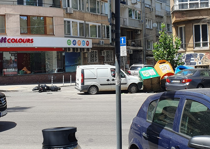Зрелищна катастрофа на пъпа на София, има пострадал СНИМКИ