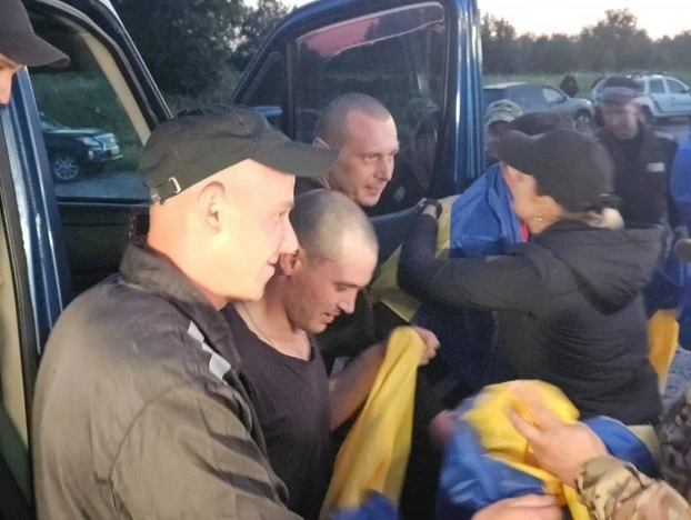 Москва и Киев си размениха по 90 пленници с посредничеството на... СНИМКИ