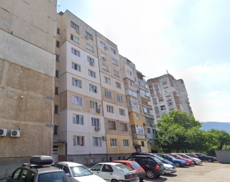 ЧСИ продава половин апартамент в наш град, сравнен с Ню Йорк, мераклии няма