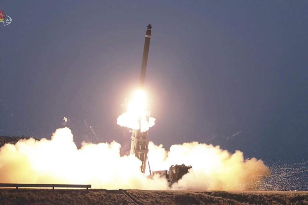 Изстреляна от Северна Корея ракета се взриви във въздуха