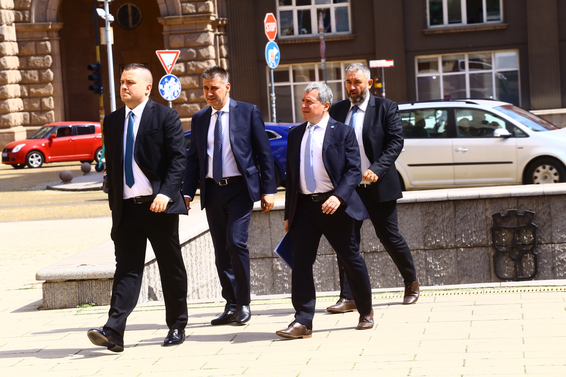 Радев затапи ИТН с питане, а Тошко Йорданов го контрира с предложение СНИМКИ