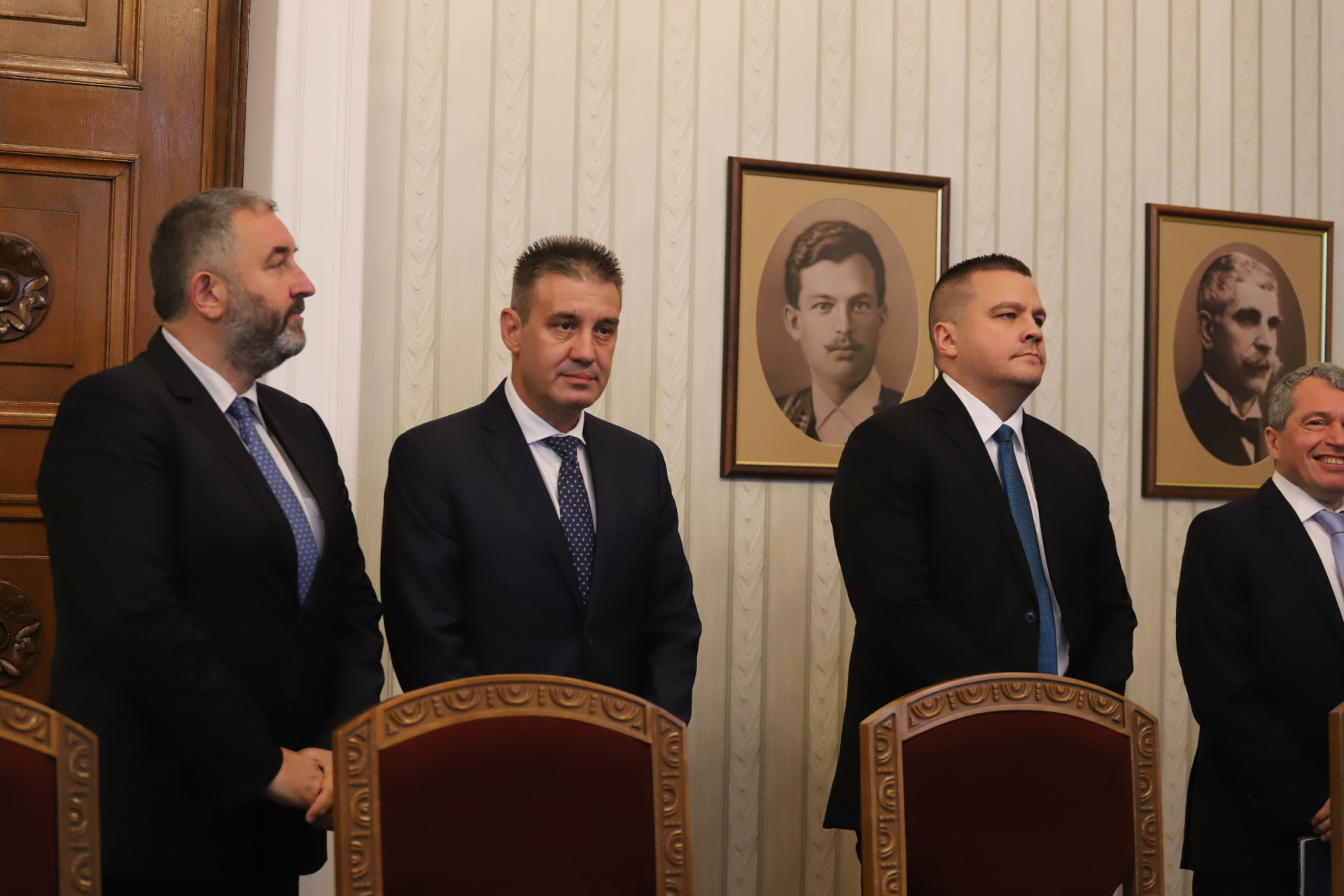 Радев затапи ИТН с питане, а Тошко Йорданов го контрира с предложение СНИМКИ