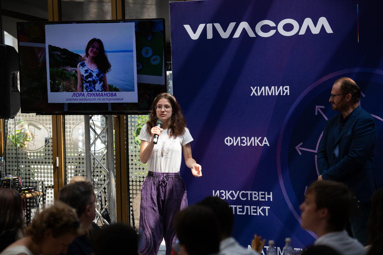 Vivacom дарява 30 000 лева на Сдружението на олимпийските отбори по природни науки