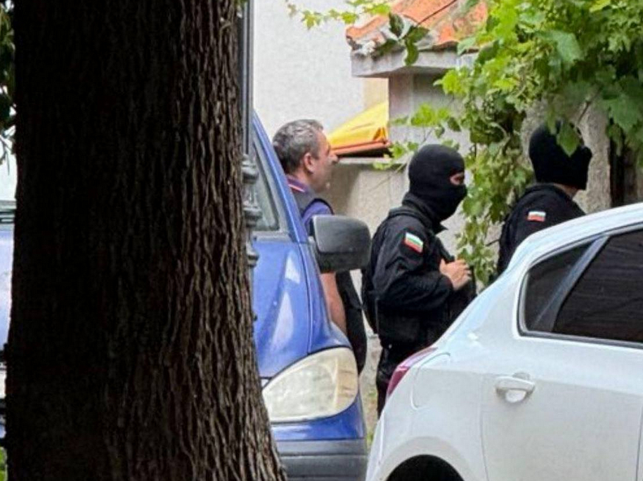 Ченгета с маски окупираха Стария град в Созопол СНИМКИ