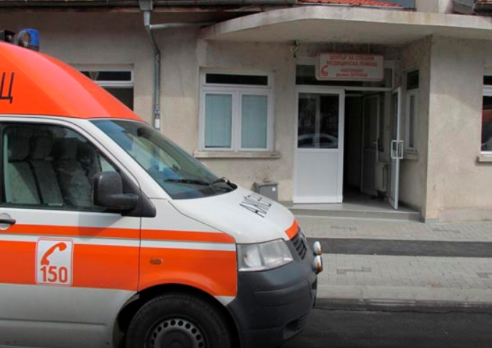 Навръх Задушница: Жена почина след инцидент с нож на гробищата в Дупница
