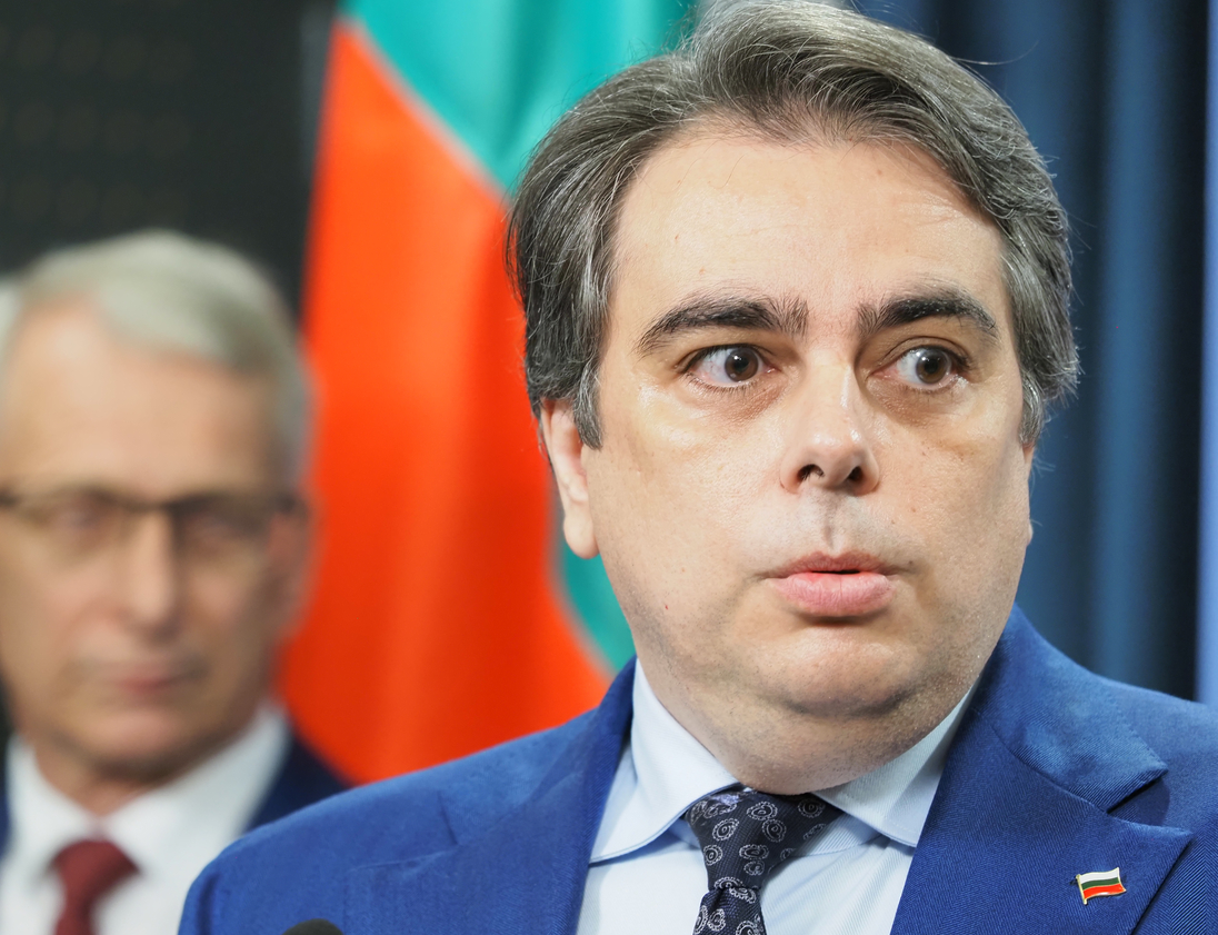 Асен Василев смени плочата за Еврозоната, датата също