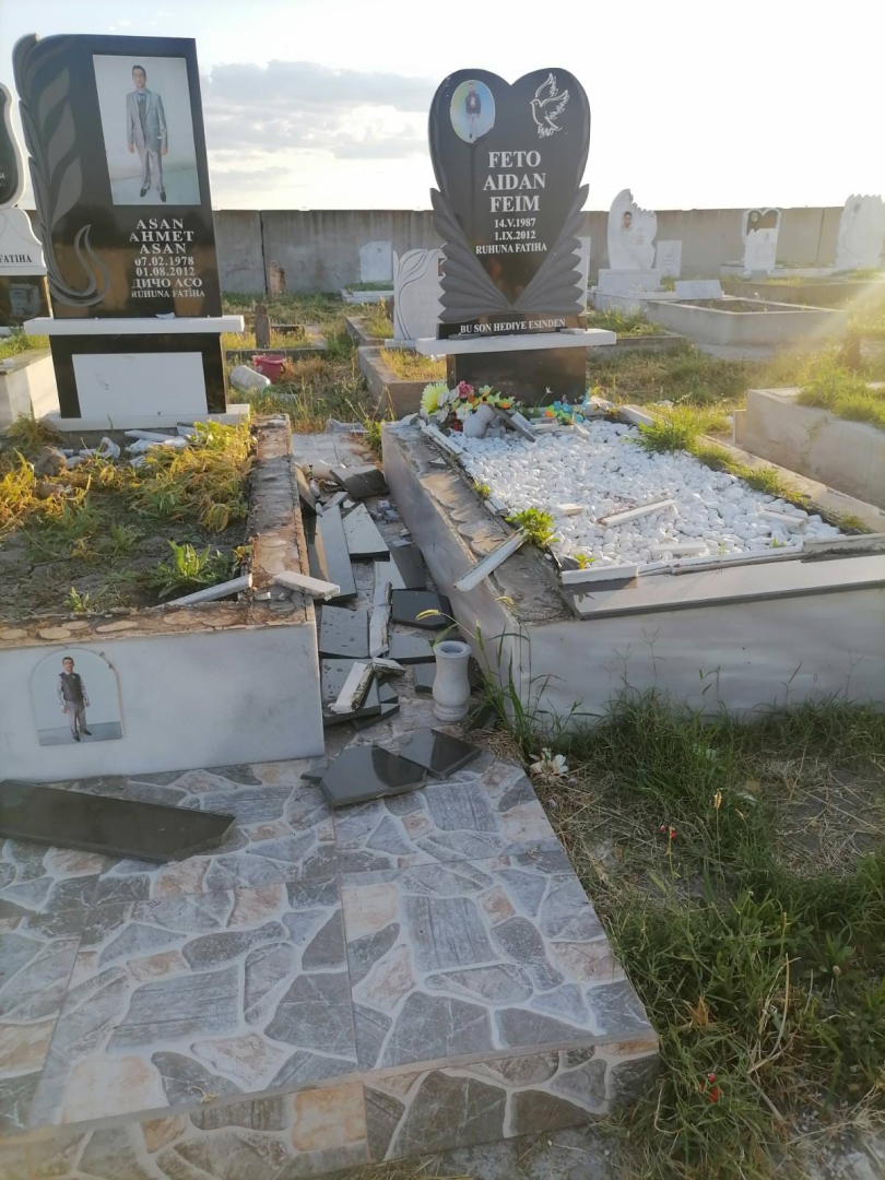 Зловещо и грозно: Станалото на гробищата в Нова Загора възмути всички СНИМКИ