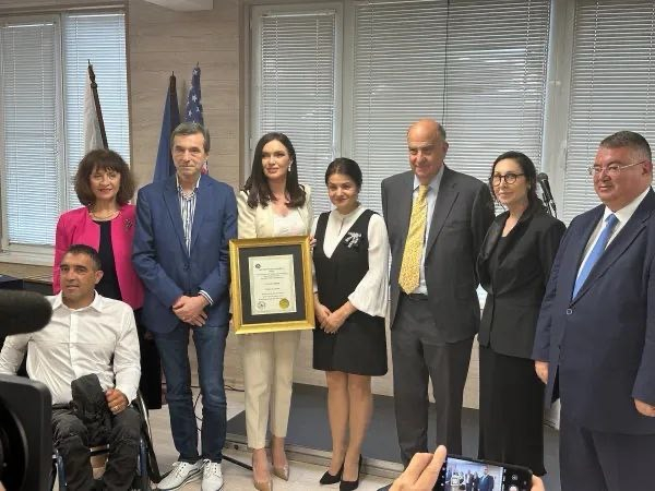 Заместник-председателят на НС Росица Кирова с престижна награда от Глобалното движение на хората с увреждания 