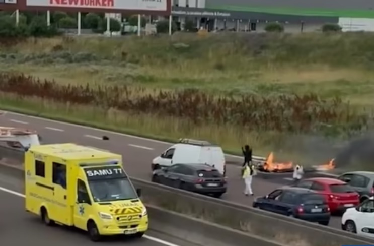 Самолетна катастрофа край Париж, има загинали СНИМКИ