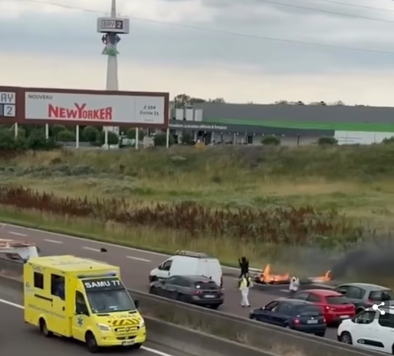Самолетна катастрофа край Париж, има загинали СНИМКИ