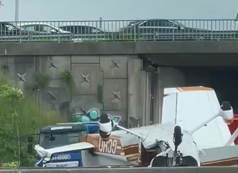 Самолетна катастрофа край Париж, има загинали СНИМКИ