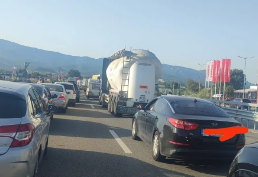 Кошмар на влизане в Гърция, колоната не мърда СНИМКИ