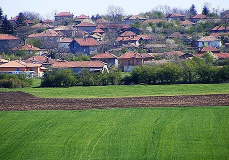 Не сте виждали такава селска къща, ЧСИ я продава СНИМКИ