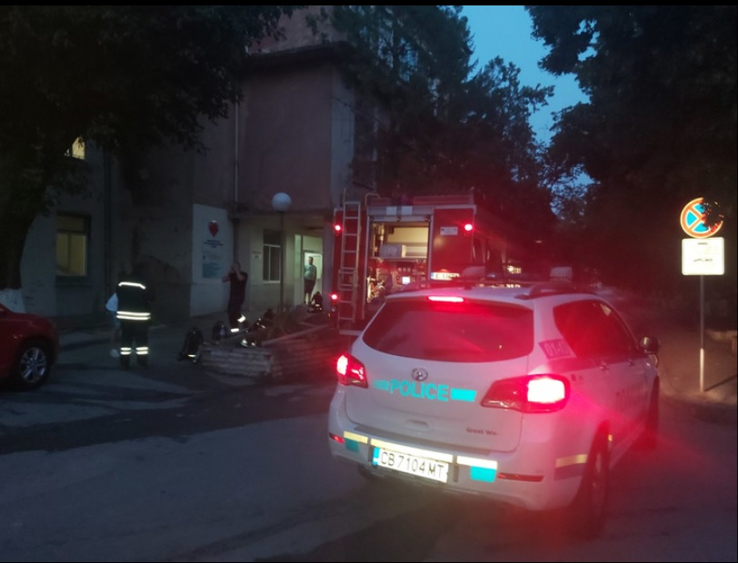 Извънредно: Пламна болницата в Благоевград, има пострадали пациенти! СНИМКИ