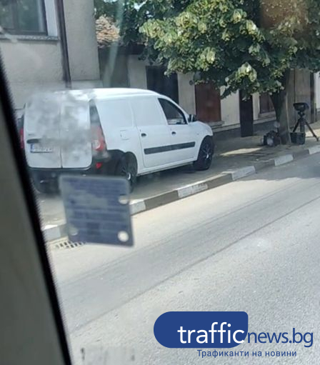 Странна гледка в община Раковски! Всички питат за тази „полицейска баничарка” СНИМКИ
