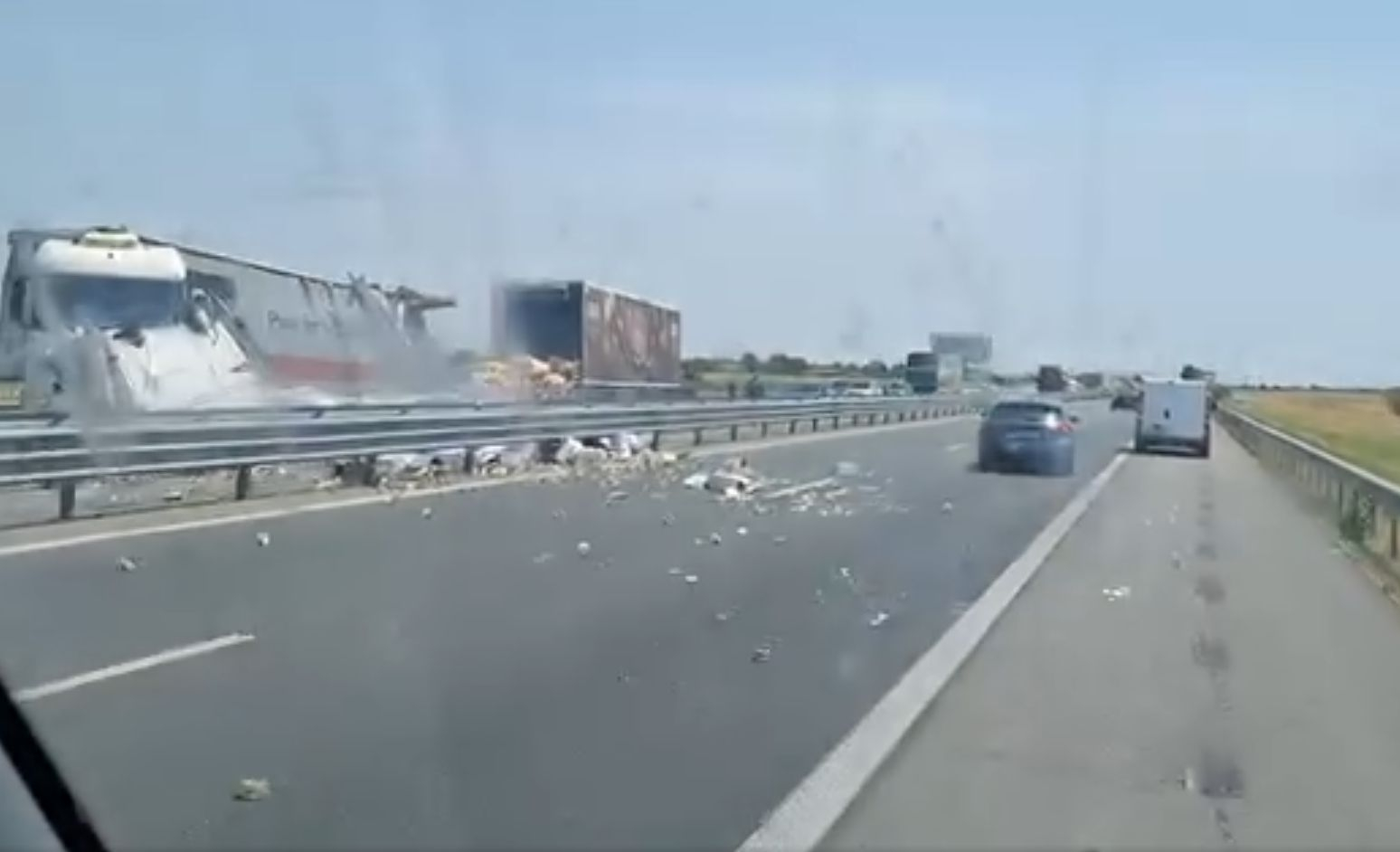 Епичен ужас на АМ „Тракия“: Камиони се разцeпиха, гледката е потресаваща СНИМКИ