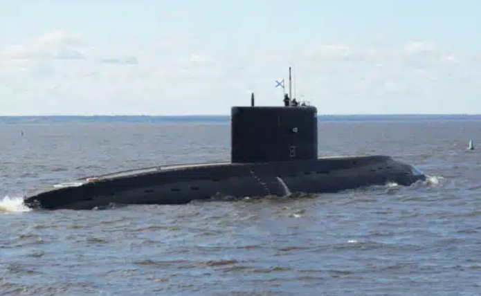 Руски ударни подводници с тайни мисии край Корк, британците пуснаха кораб и хеликоптер по петите на...